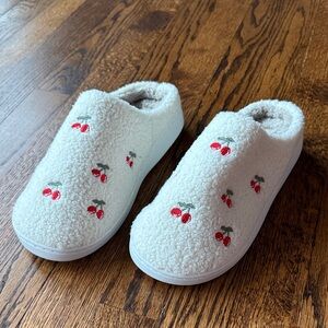 MIA Women 8 Fleece Cherry Embroidered Slippers Loungewear Casual